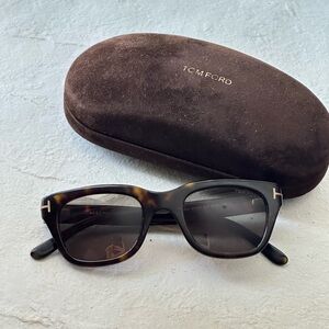 Excellent Condition 
Tom Ford
FT0237 SNOWDON 52N